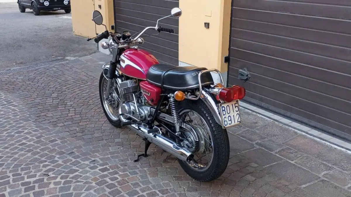 Suzuki   (4)