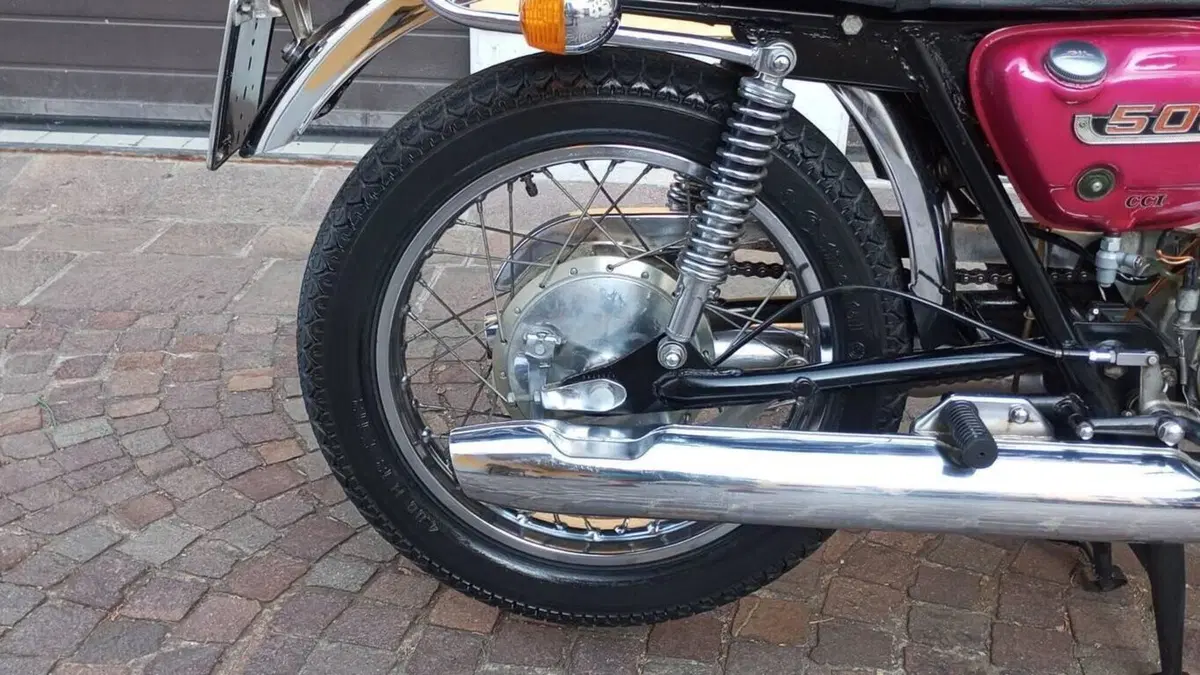 Suzuki   (15)