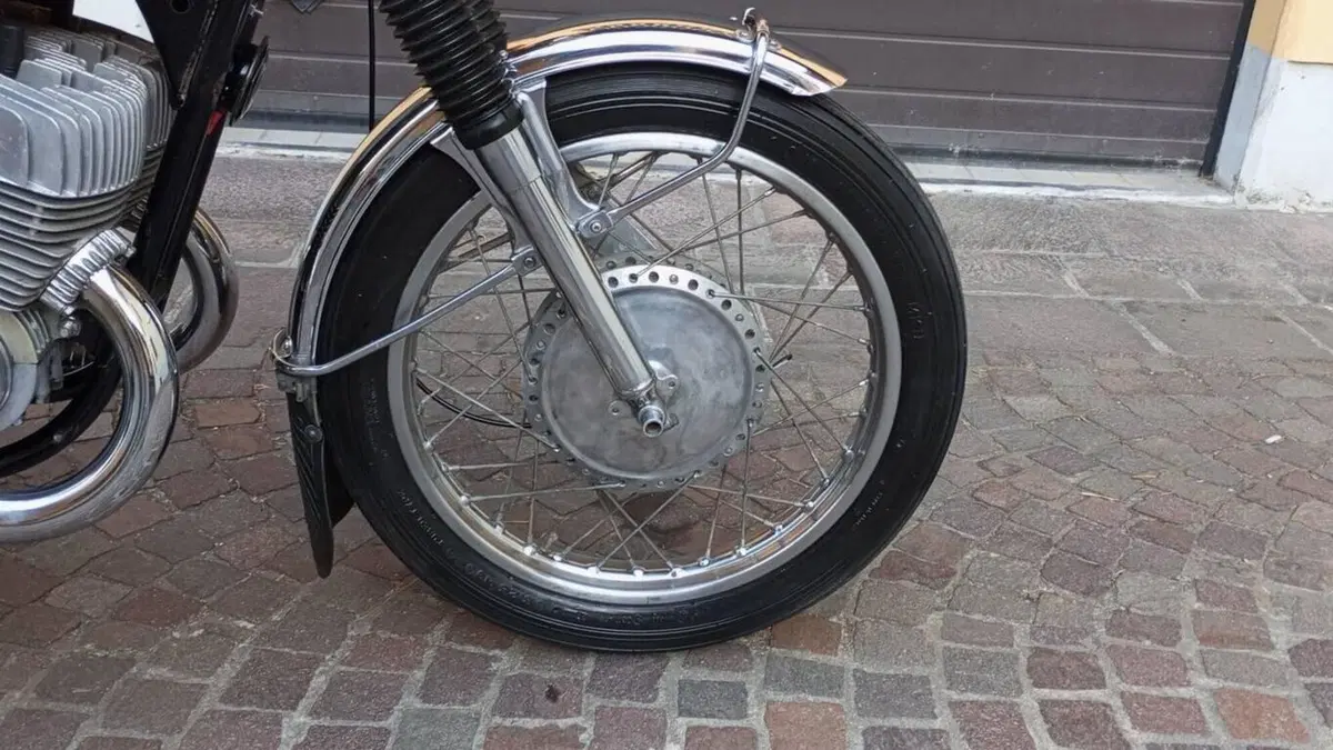 Suzuki   (16)