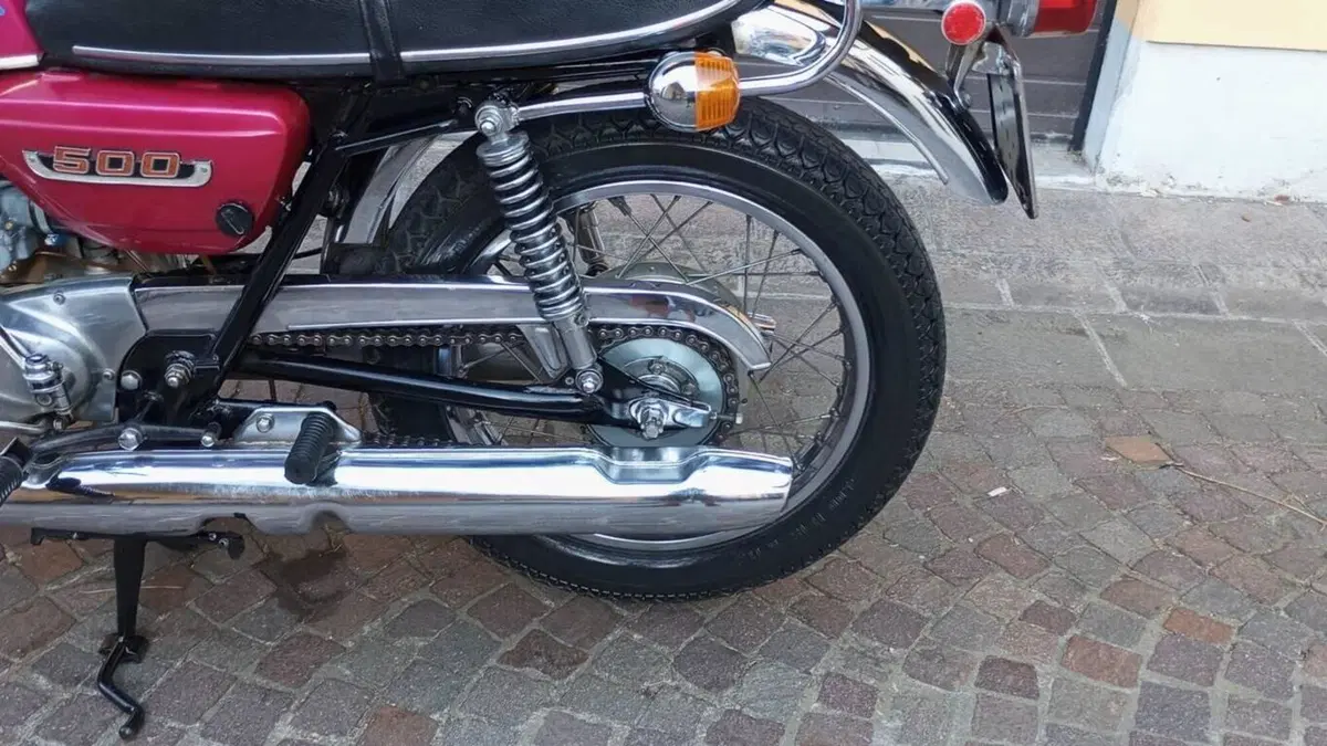 Suzuki   (19)