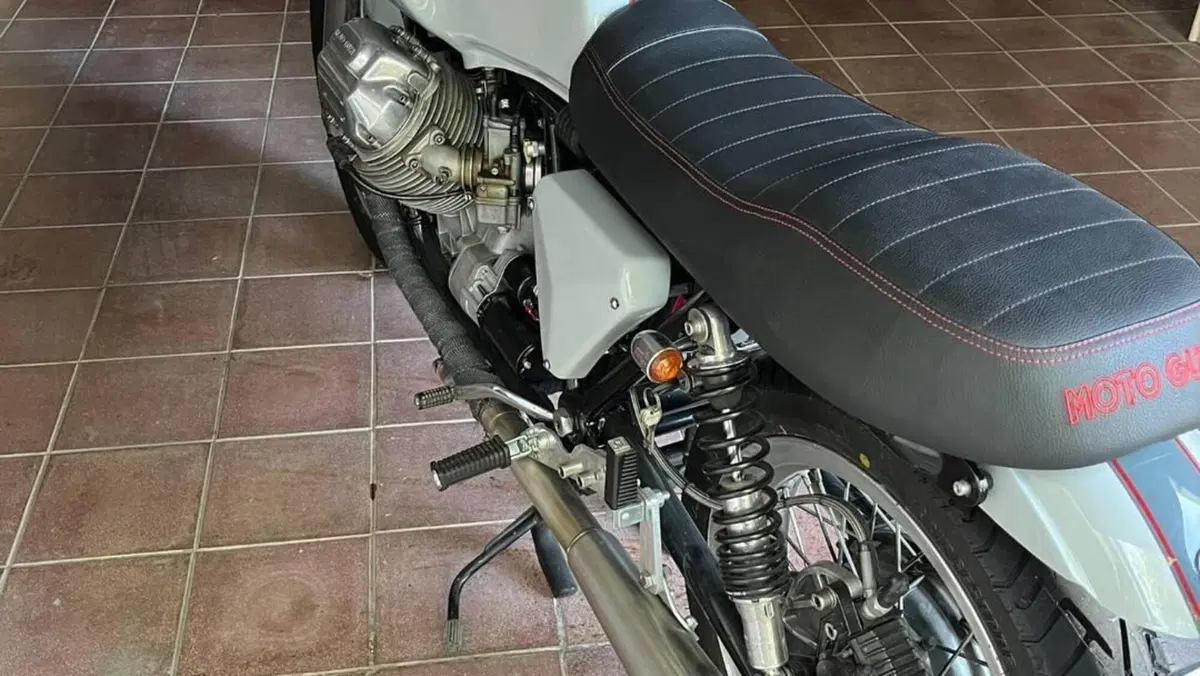Moto Guzzi   (2)