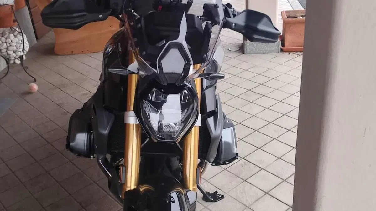 Bmw R 1250 R (2021 - 25)  (3)