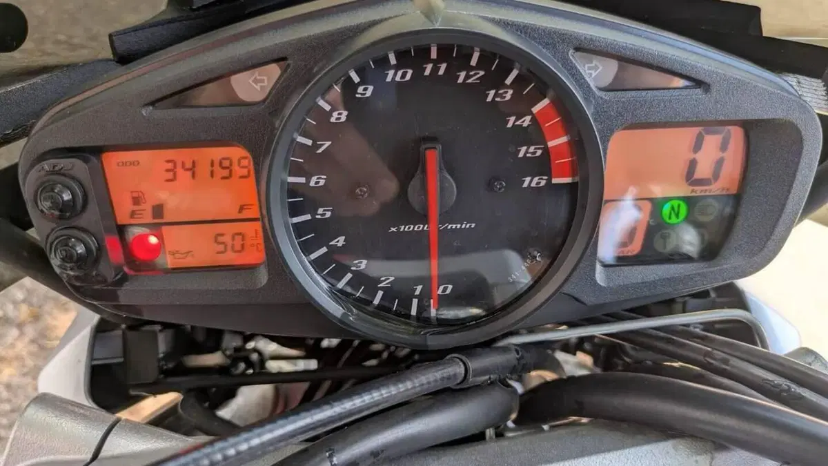 Suzuki GSR 600 (2006 - 11)  (2)