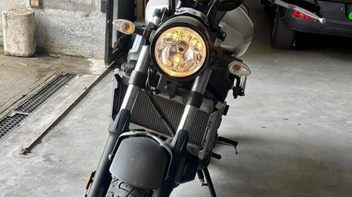 Yamaha XSR 700 ABS (2016 - 20)  (2)