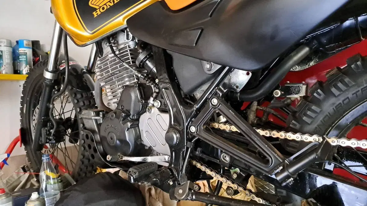 Honda NX 650 Dominator (1996 - 02)  (3)