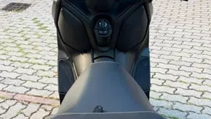 Yamaha X-Max 300 (2021 - 24)  (8)