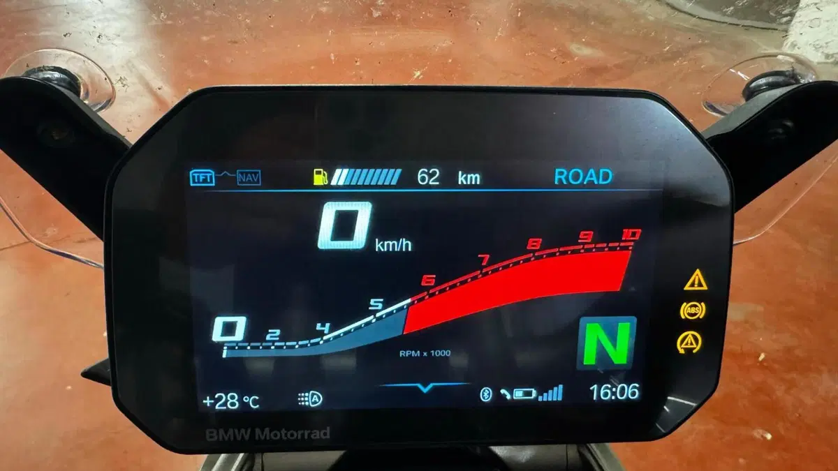 Bmw R 1250 R (2021 - 25)  (2)