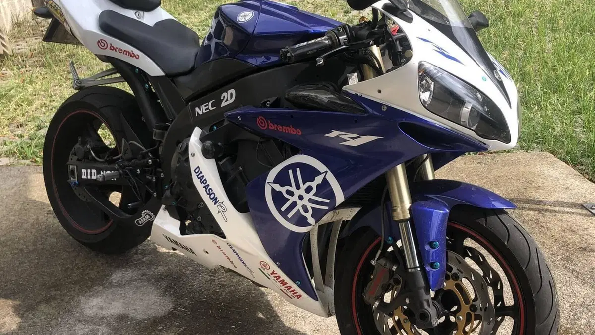 Yamaha YZF R1 (2004 - 05)  (2)
