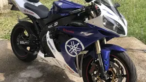 Yamaha YZF R1 (2004 - 05)  (2)