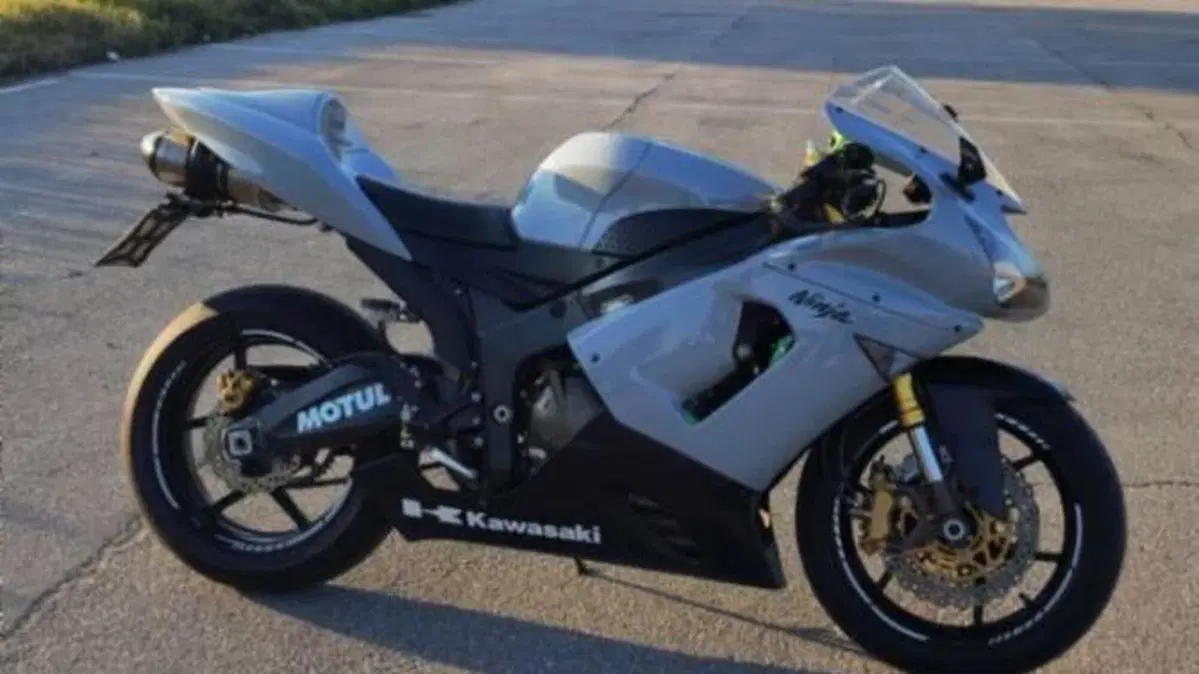 Kawasaki Ninja 636 ZX-6R (2005 - 06)  (3)