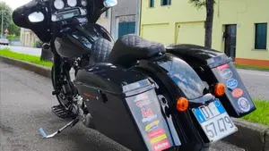 Harley-Davidson 1690 Street Glide (2011 - 13) - FLHX  (2)