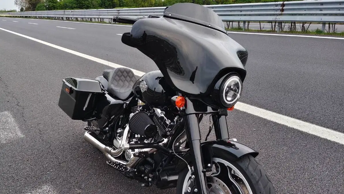 Harley-Davidson 1690 Street Glide (2011 - 13) - FLHX  (3)