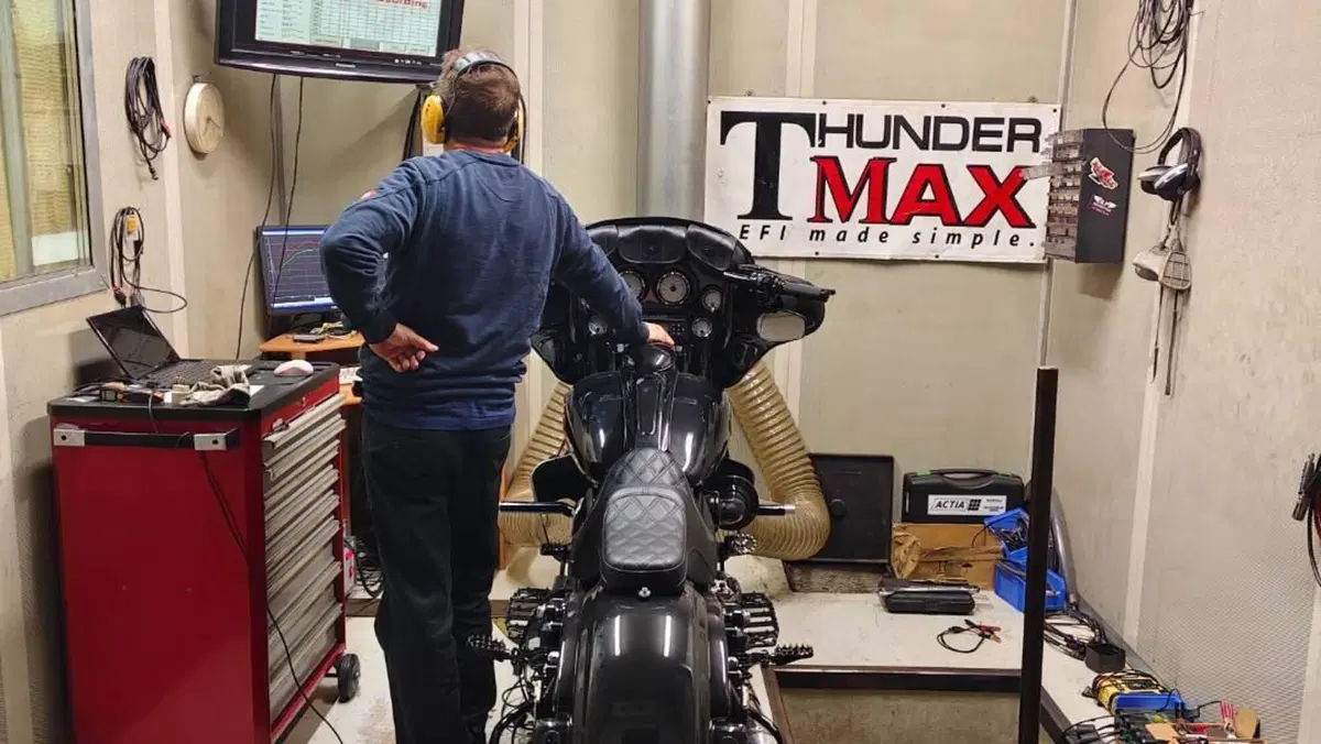 Harley-Davidson 1690 Street Glide (2011 - 13) - FLHX  (11)