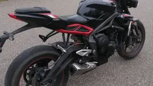 Triumph Street Triple R (2020 - 22)  (2)