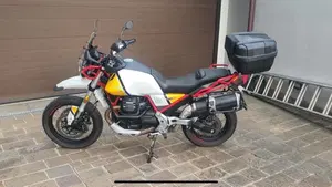 Moto Guzzi V85 TT Evocative Graphics (2019 - 20)  (3)