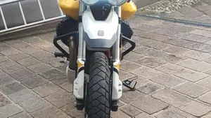 Moto Guzzi V85 TT Evocative Graphics (2019 - 20)  (5)