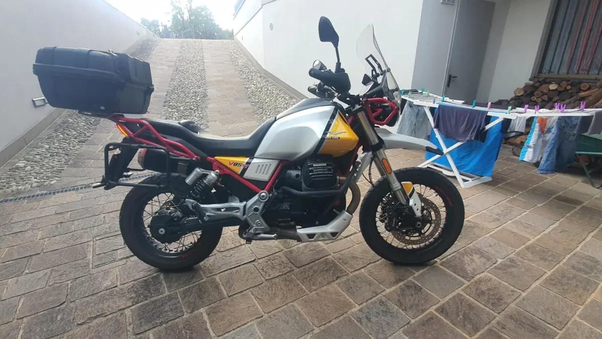 Moto Guzzi V85 TT Evocative Graphics (2019 - 20)  (6)