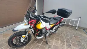 Moto Guzzi V85 TT Evocative Graphics (2019 - 20)  (9)