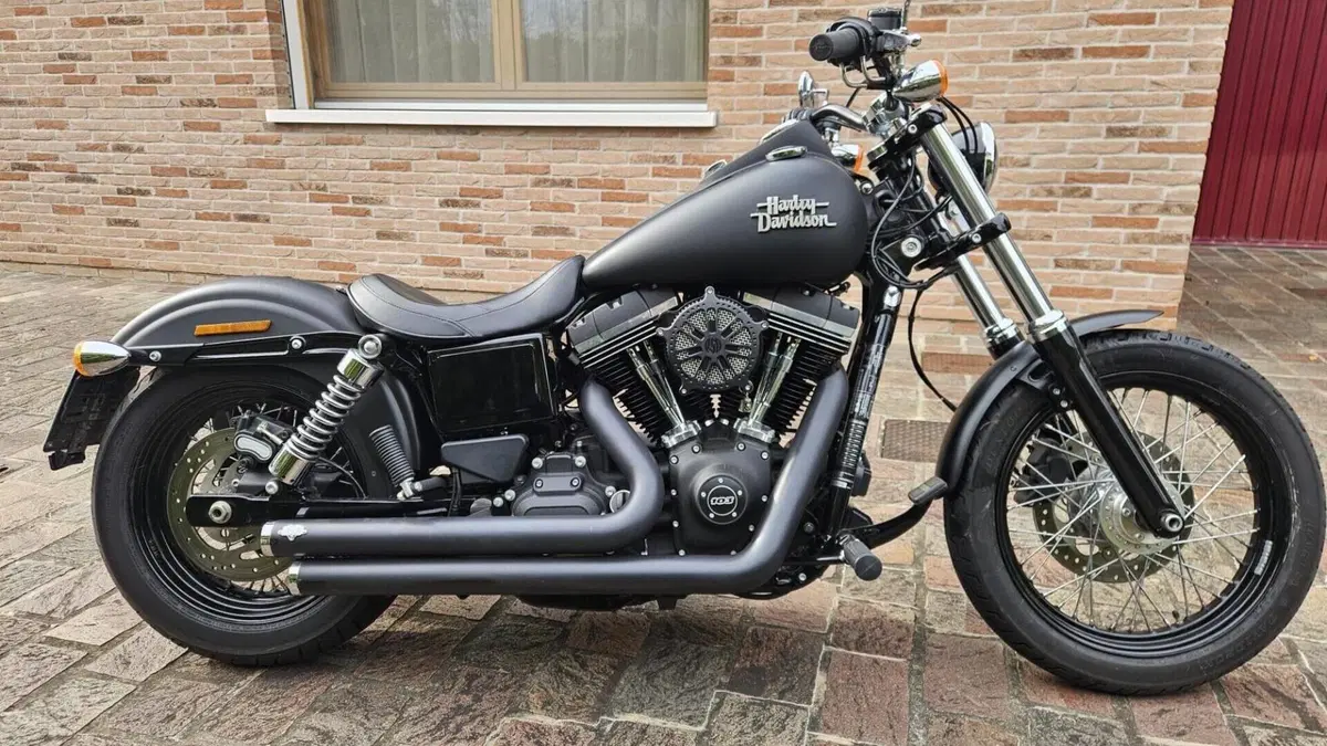 Harley-Davidson 1690 Street Bob (2017) - FXDB 
