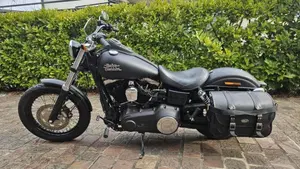 Harley-Davidson 1690 Street Bob (2017) - FXDB  (2)