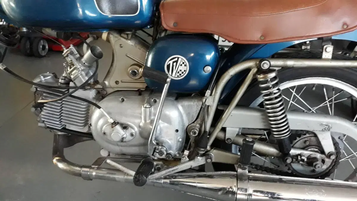 Aermacchi Harley-Davidson   (5)