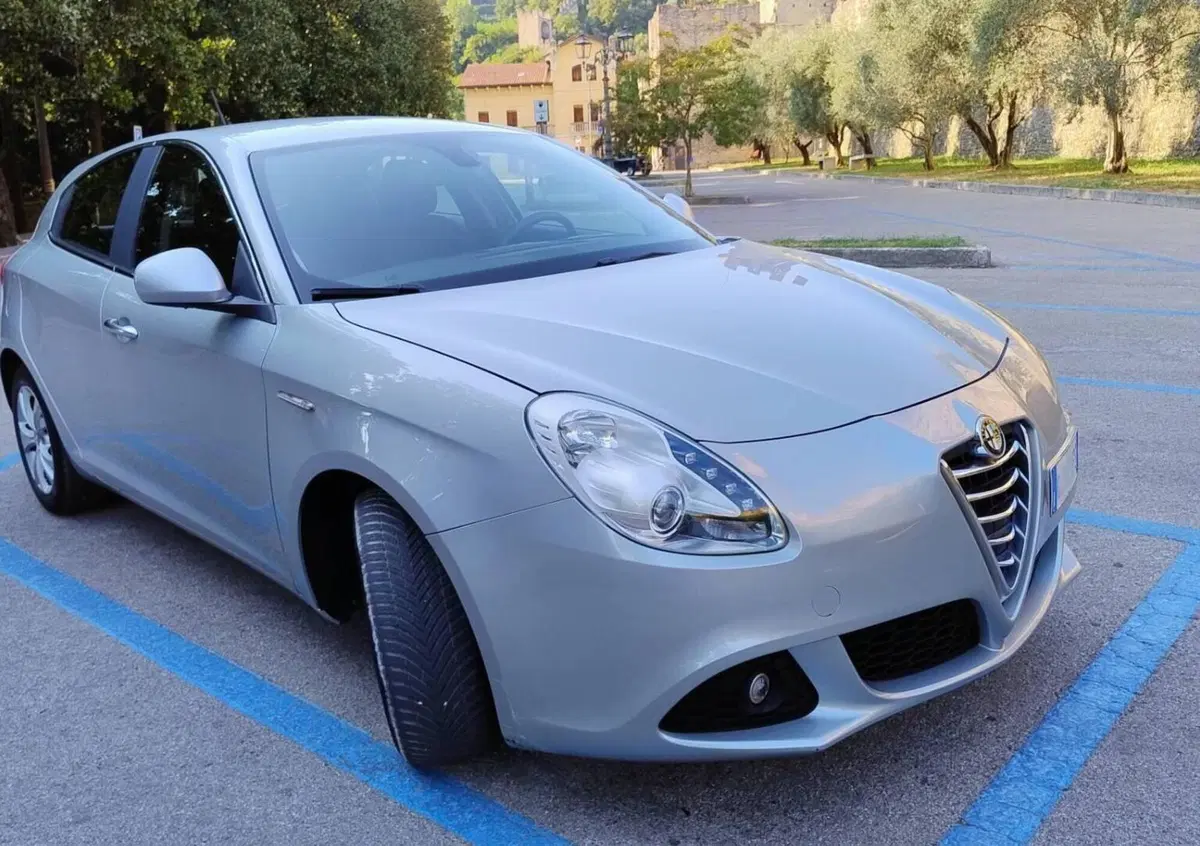Alfa Romeo Giulietta 1.6 JTDm-2 Distinctive (3)