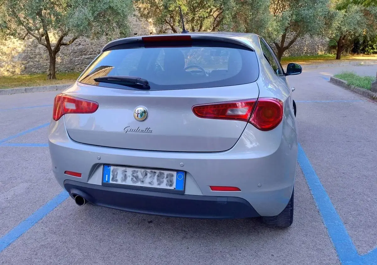 Alfa Romeo Giulietta 1.6 JTDm-2 Distinctive (6)