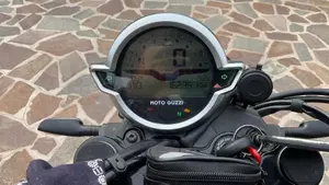 Moto Guzzi V7 Stone (2021 - 24) 