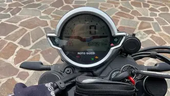 Moto Guzzi V7 Stone (2021 - 24)