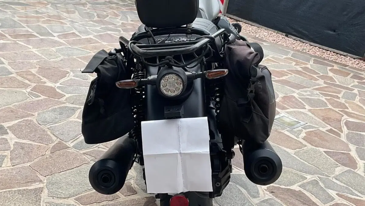 Moto Guzzi V7 Stone (2021 - 24)  (2)