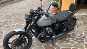 Moto Guzzi V7 Stone (2021 - 24)  (4)
