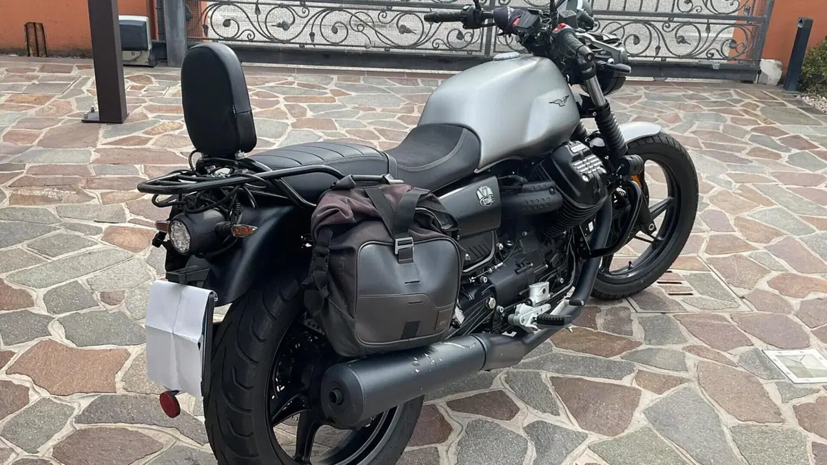 Moto Guzzi V7 Stone (2021 - 24)  (5)