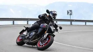 Suzuki GSX-8S (2025 - 26)  (2)