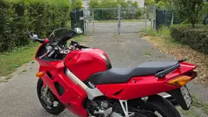 Honda VFR 800 (1998 - 01)  (3)