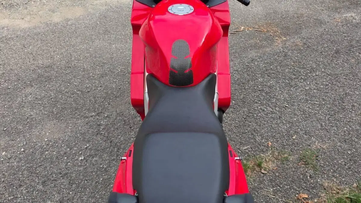 Honda VFR 800 (1998 - 01)  (4)