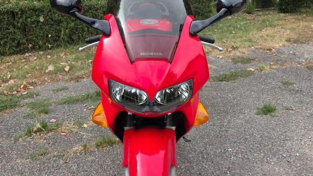Honda VFR 800 (1998 - 01)  (8)