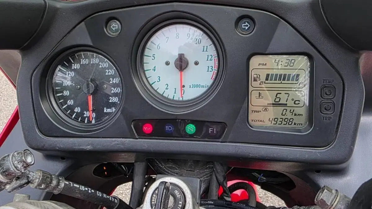 Honda VFR 800 (1998 - 01)  (9)