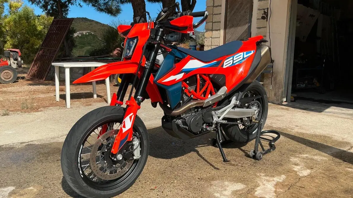 KTM 690 SMC R (2023 - 25)  (2)