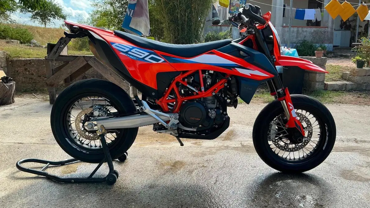 KTM 690 SMC R (2023 - 25)  (6)