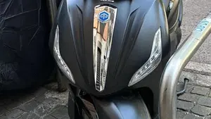 Piaggio Beverly 300 i.e. Police ABS-ASR (2017 - 20)  (2)