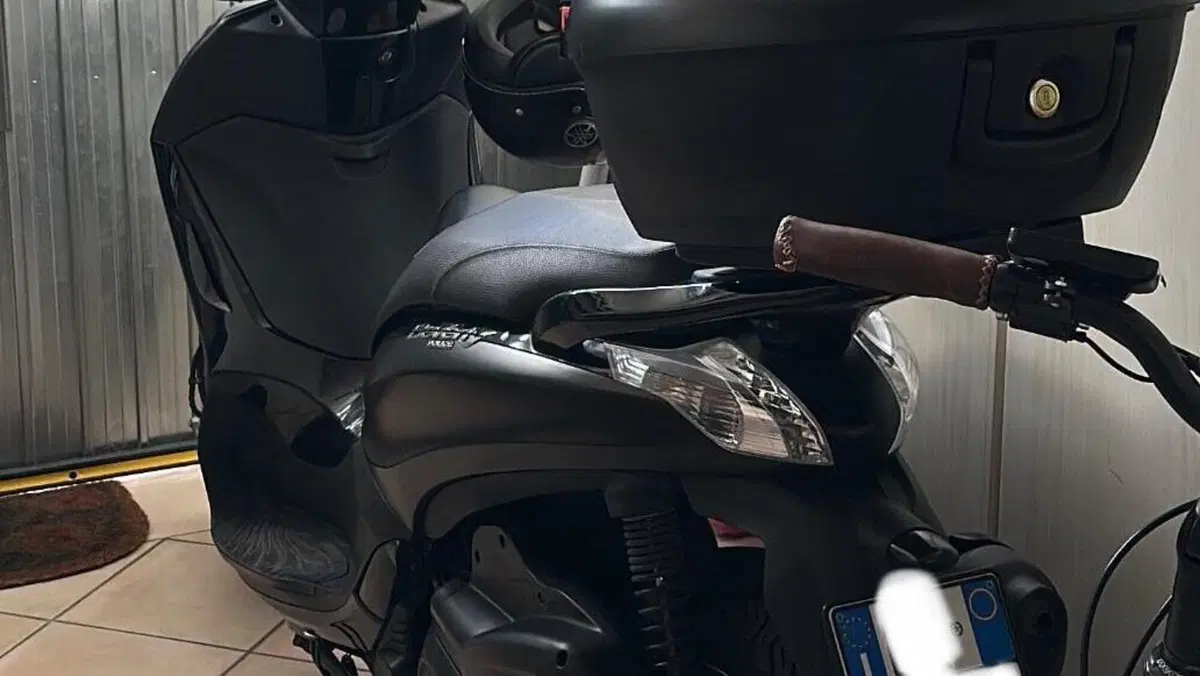 Piaggio Beverly 300 i.e. Police ABS-ASR (2017 - 20)  (3)