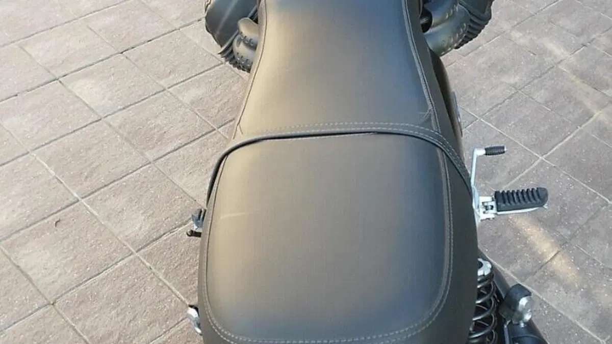 Moto Guzzi V7 III Stone (2017 - 20)  (4)