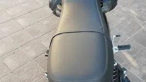 Moto Guzzi V7 III Stone (2017 - 20)  (4)