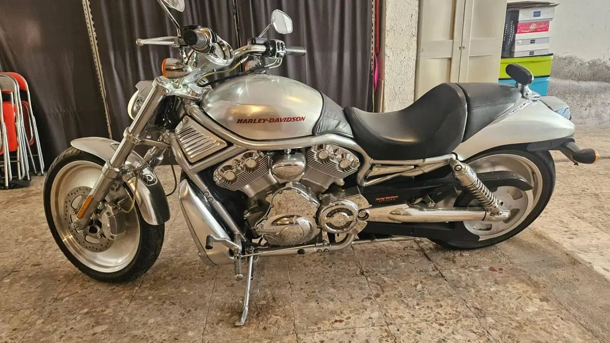 Harley-Davidson 1130 V-Rod (2006) - VRSCA 