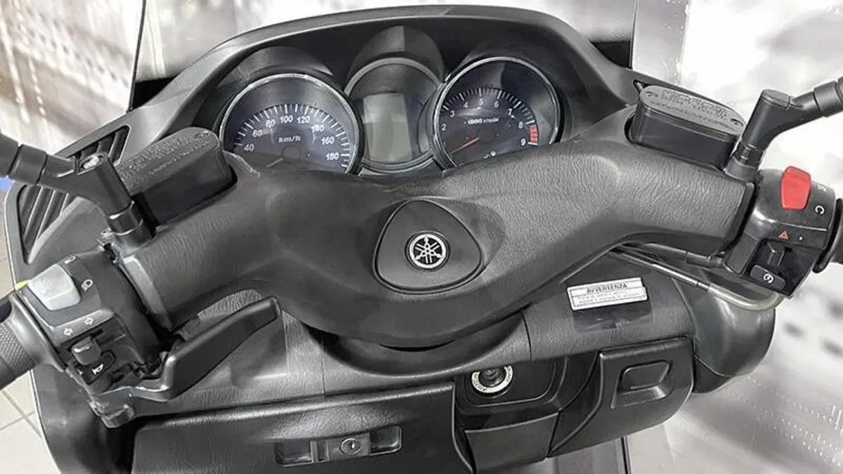 Yamaha Majesty 400 (2004 - 08)  (6)