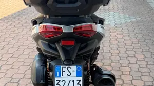 Yamaha X-Max 300 Tech Max+ (2025 - 26)  (2)
