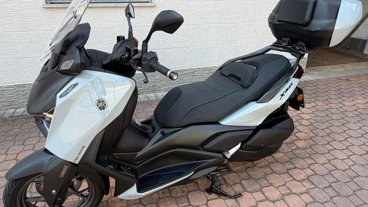 Yamaha X-Max 300 Tech Max+ (2025 - 26)  (3)