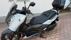 Yamaha X-Max 300 Tech Max+ (2025 - 26)  (3)