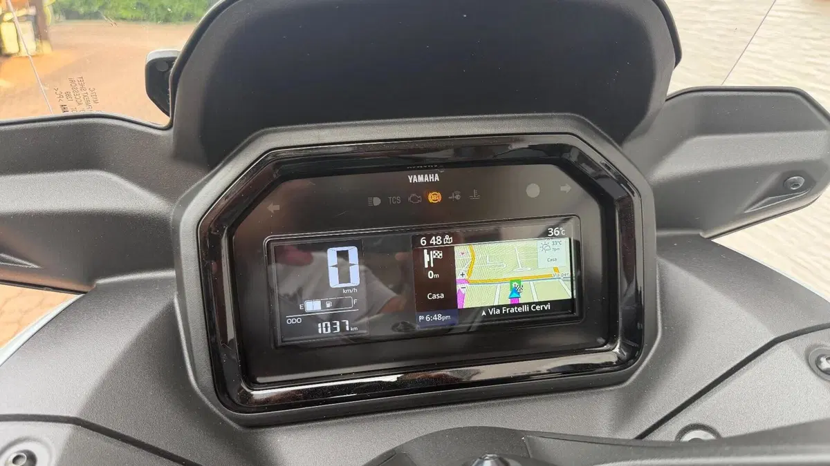 Yamaha X-Max 300 Tech Max+ (2025 - 26)  (4)