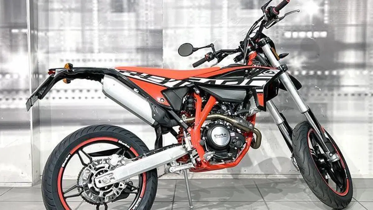 Betamotor RR 125 4T Motard LC (2021 - 23)  (8)
